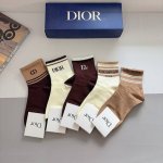 5 pairs per box with packaging. Dior's new mid-calf socks! Pure cotton fabric,