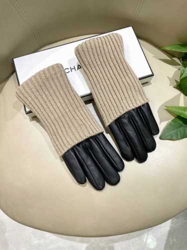 Two ways to wear one pair of gloves. New exclusive first release. Chanel women'