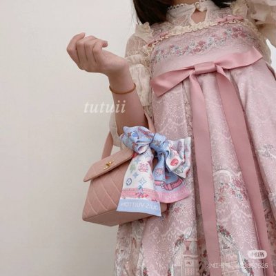 Lv headband, crafted using a tie-dye technique inspired by Japanese shibori dyei