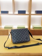 Lv Louis Vuitton official website synchronized high version crossbody shoulder b