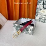 Dior's saddle belt is a classic accessory. Reinterpreted in grained calfskin, it