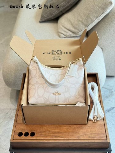 Coach new color matching is here The new color matching old flower is more elega