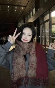 Gucci burgundy plaid wool scarf, made of cashmere and wool blend, soft and delic