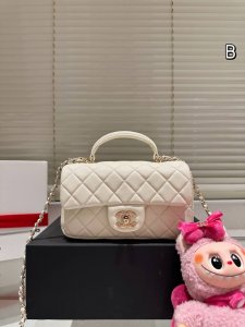 Qixi Festival gift box with pendant Chanel 22B metal handle Miniicf The new met