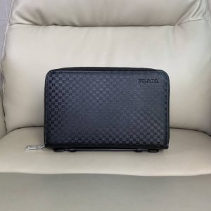 The latest and hottest Prada handbags from top-tier counters are shipping in lar