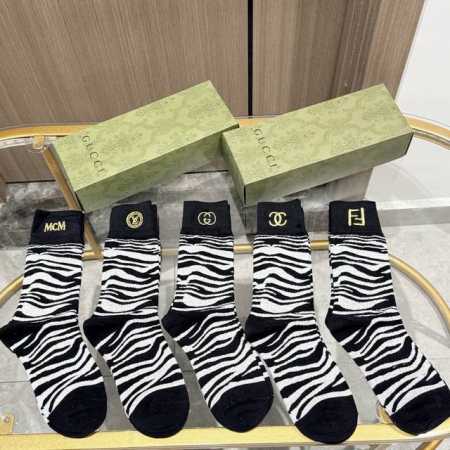 A box of five high-quality European and American brand socks with packaging - Click Image to Close