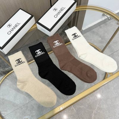 Comes with packaging. A box of four pairs of high-quality Chanel socks