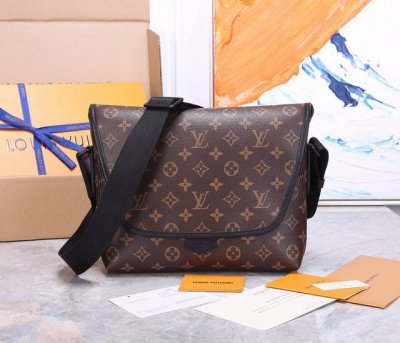 Authentic development, premium original hardware magnetic messenger bag inspired