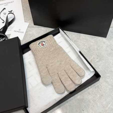 One box contains one pair of Moncler gloves. These are super popular online cele - Click Image to Close
