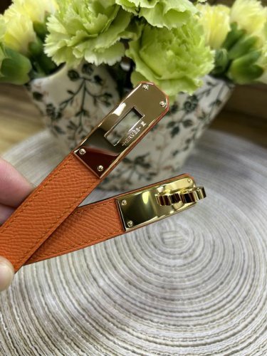 High-quality version of H's popular Kelly belt 2.0 Cmepsom calfskin belt, with
