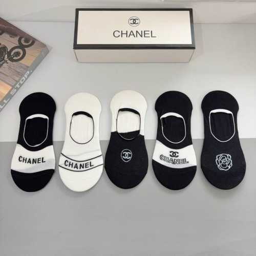 Comes with packaging, 5 pairs per box. New Chanel high-end boat socks! Classic