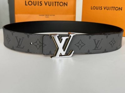 Lv Initiales double-sided belt combines Monogram Eclipse and new Monogram Eclips