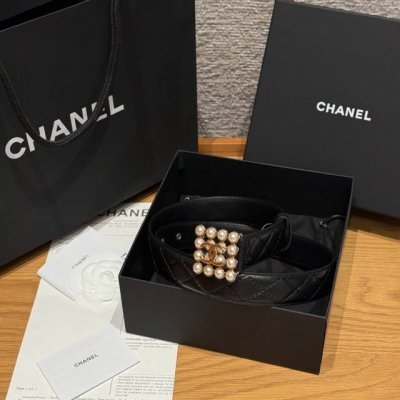 New Chanel Women's Belt Classic metal double C logo, made of diamond-patterned New Chanel Women's Belt Classic metal double C logo, made of diamond-patterned