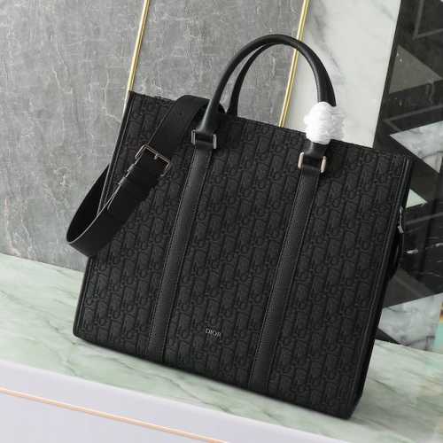 This East-West bag embodies timeless elegance. Crafted from black Oblique print