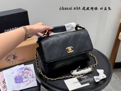 With box Size 28.18cm Chanel 25A Hobo bag with flap This 25A high-end handmade d
