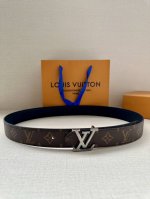 3.4-width Lv Trunk reversible belt features a modern design crafted from grained