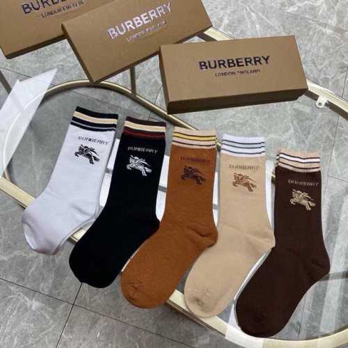 Special Burberry women's high socks, box of five pairs, featuring a checkered d