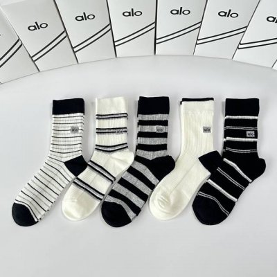 Special packaging from boutiques! New cashmere embroidered mid-length slouch soc