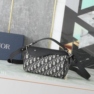 This Roller bag with a shoulder strap combines elegant style with practical desi