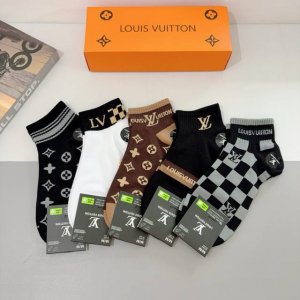 comes with 5 pairs of Lv Louis Vuitton super popular men's socks made of pure c