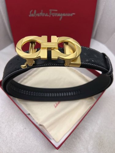 Ferragamo: Original single-layer cowhide ostrich-patterned leather upper, with a