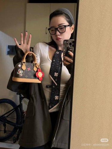 Chanel Twilly Small Silk Scarf Headband Specifications: 120X6cm 100% Silk Chanel