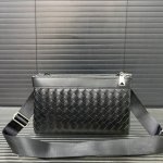 Bottega Veneta Two-in-one hand-woven men's waist bag, shoulder bag, crossbody ba