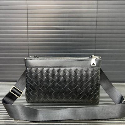 Bottega Veneta Two-in-one hand-woven men's waist bag, shoulder bag, crossbody ba