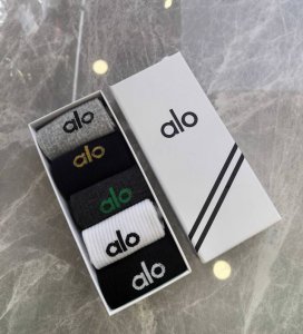 Special Packaging Alo New Mid-Length Slouch Socks! Five pairs per box, same styl