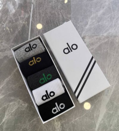 Special Packaging Alo New Mid-Length Slouch Socks! Five pairs per box, same styl