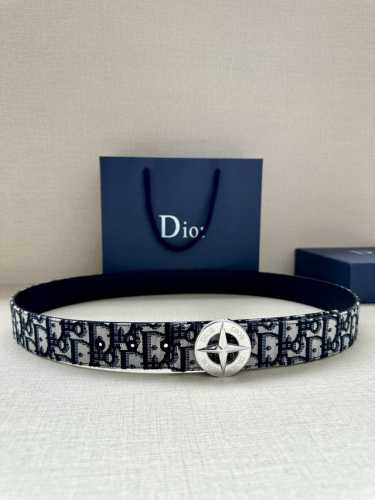 3.5cm Width. This stainless steel belt buckle is from the Dior And Stone Island
