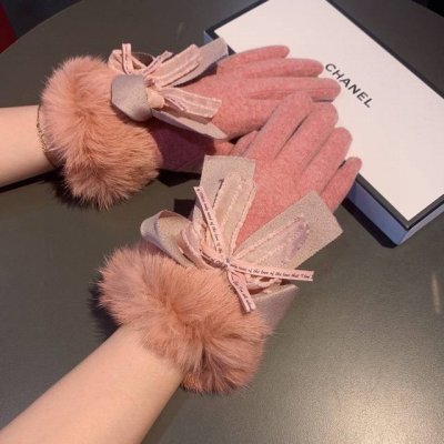 Chanel 2025 Fall/Winter Sloth and Wool Gloves - Worth comparing with similar sty
