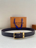 3.4 width Taurillon leather belt with a metal belt loop incorporating the Louis