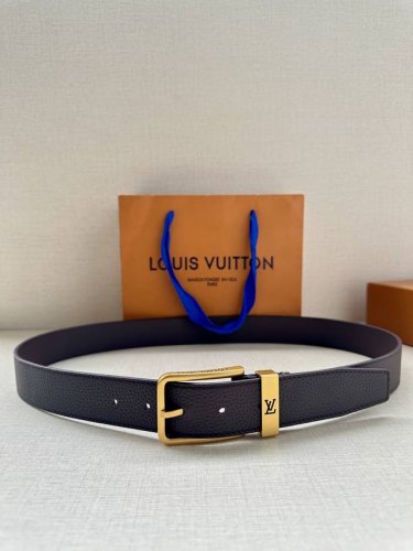 3.4 width Taurillon leather belt with a metal belt loop incorporating the Louis