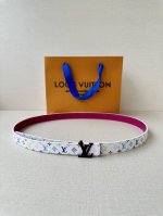 This 2.0 wide Lv Iconic double-sided belt is a brand-new design with a central L