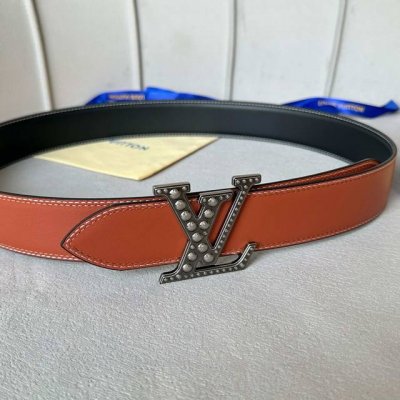 L0Uis Vuitt0N This season's new men's belt is 40mm wide and made from double-sid