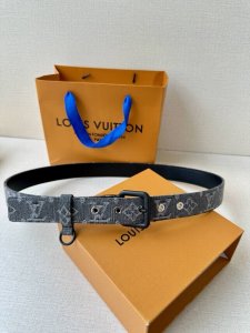3.0 wide Lv D-Ring belt uses Monogram denim to reinterpret the classic design fr