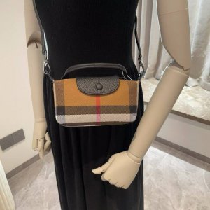 Burberry mobile phone bag, classic plaid canvas stitching cowhide, crossbody bag