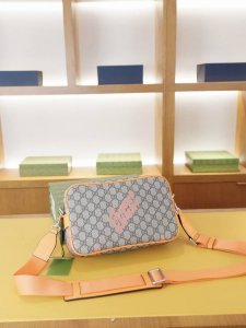 Gucci official website synchronized high-end crossbody shoulder bag, a timeless