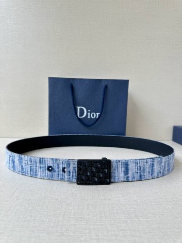 Width 3.5Cm This 35mm double-sided belt combines elegance with modernity. Made o