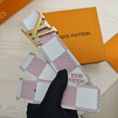 Width: 40mm This Lv Lnitiales reversible belt features vibrant colors in classic