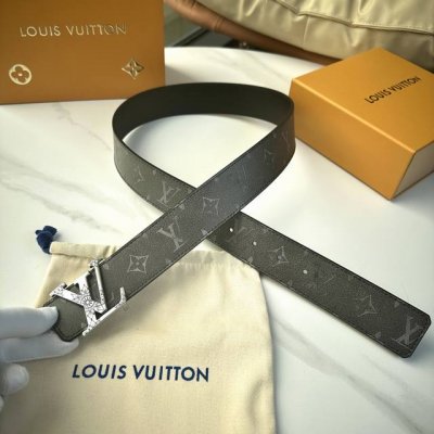 Original packaging. This season's new men's belt is 40mm wide and made from impo