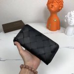 Bv Bottega Veneta wallet is made of imported waxed cowhide, pure hand-woven leat