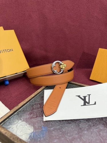 Lv Flowergram 30Mm belt boasts an exquisite design, combining versatility with a