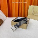 Burberry smooth leather belt with exquisite pin buckle embellishment, featuring