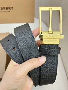Burberry! Men's belt with a genuine metal buckle, made of top-grain cowhide, dou Burberry! Men's belt with a genuine metal buckle, made of top-grain cowhide, dou