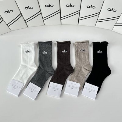Special packaging from the official store! New mid-length slouch socks! Five pai