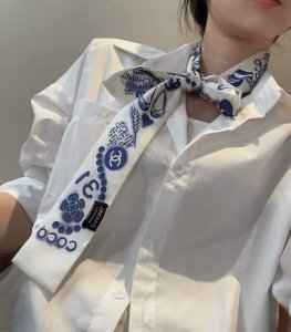 Chanel Twilly scarf is here, Chanel is truly cute, everyone has three of them,