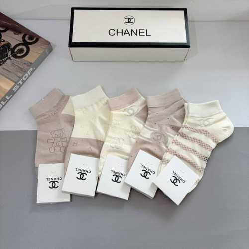 Includes packaging, 5 pairs per box. High-quality Chanel classic socks, made of