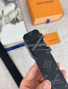 Comes with a complete packaging. This Lv imported monogram fabric belt is 40mm